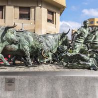 Pampeluna - pomnik byków