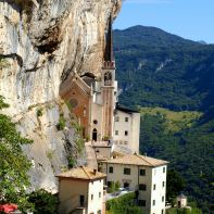 Madonna della Corona - widok na Sanktuarium